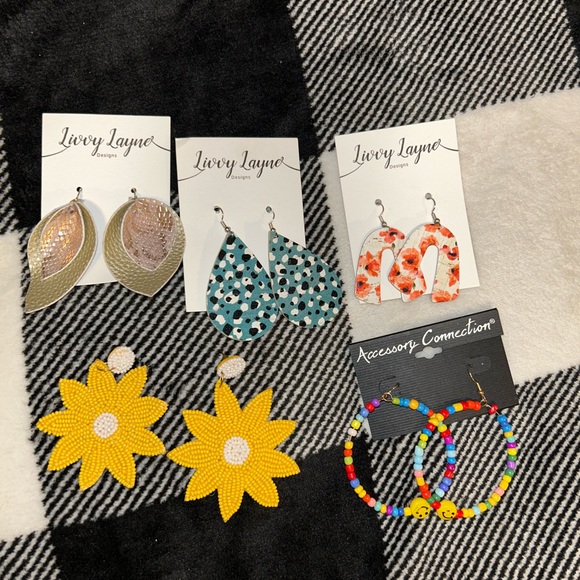 Jewelry - LOT of Earrings Pierced sunflower yellow beaded beads smiley flower trendy y2k